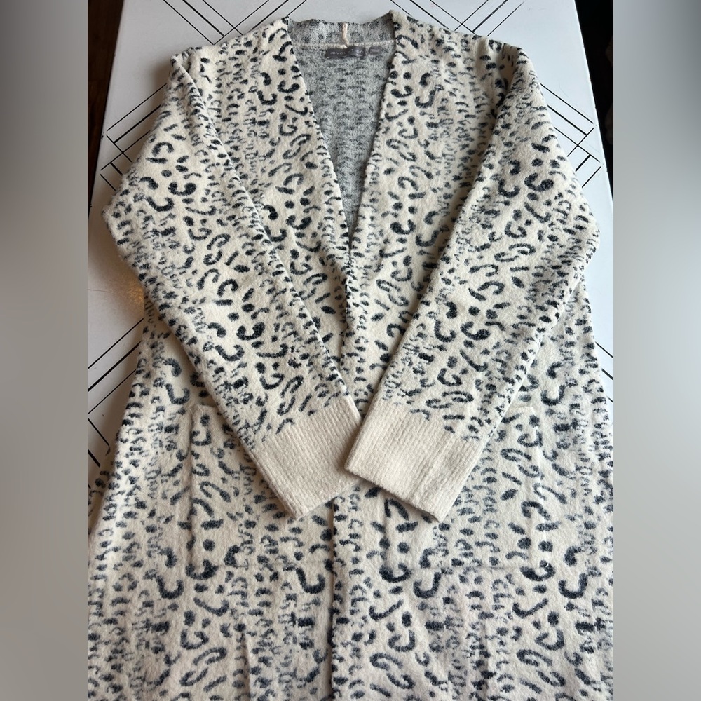 Evolution by Cyrus Leopard Print Women's Sweater Size: M